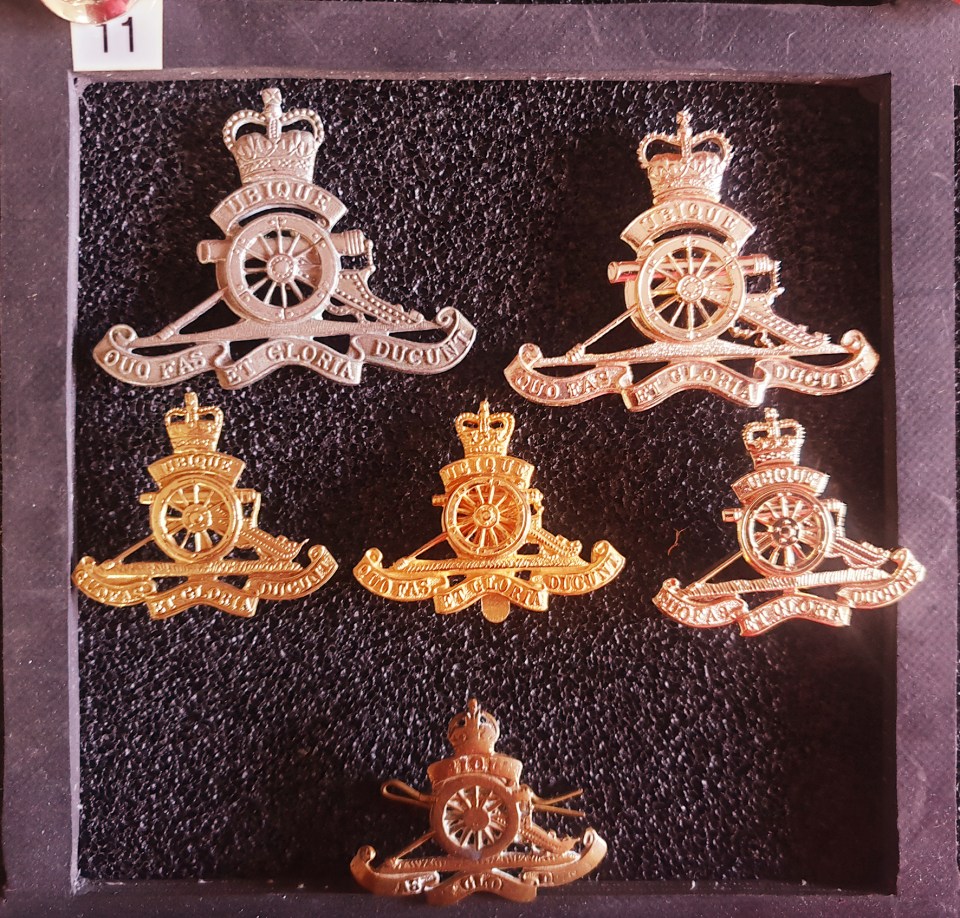 CB RAA Beret Vs Hat Badge size insignia Obverse v2